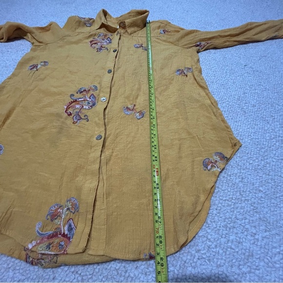 Fig and Flower Mustard Yellow Collard Embroidered floral button up Size Medium - Picture 14 of 14